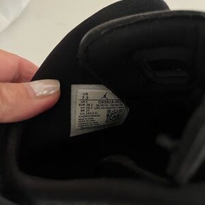 Air Jordans 6 "singles day" 7.5